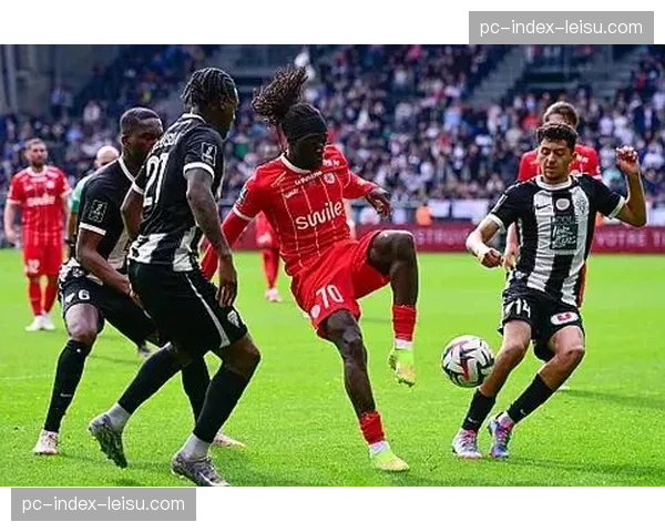 昂热2-2战平蒙彼利埃,各取一分对保级助益有限 昂热2-2战平蒙彼利埃,各取一分对保级助益有限